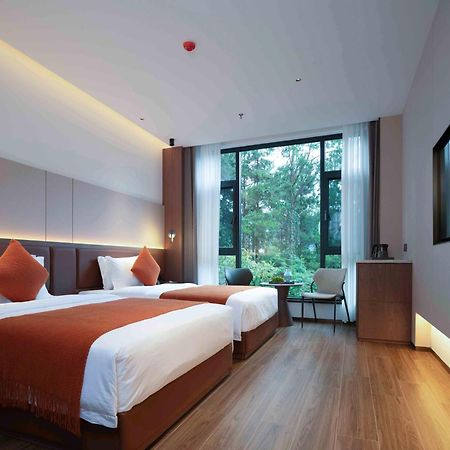 Zhangjiajie Utopia Hotel--Free One Way Pick Up Service Over 2 Nights Exterior photo