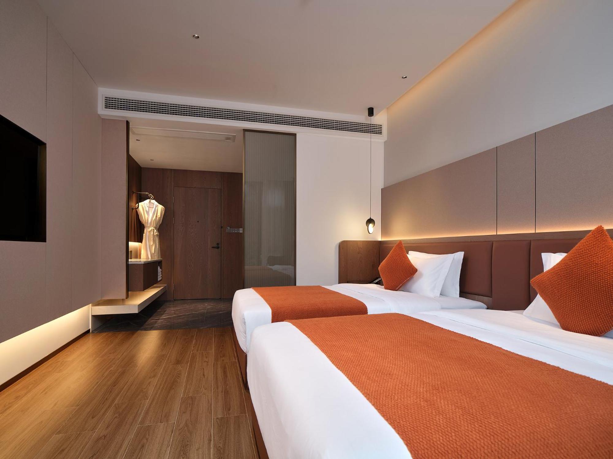Zhangjiajie Utopia Hotel--Free One Way Pick Up Service Over 2 Nights Exterior photo
